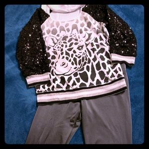 Girls 2pc Justice outfit.